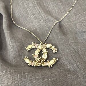 Elegant Gold and Pink Pendant Necklace